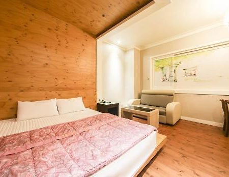 Apartamento de 1000 m² con 1 habitación/es y 1 baño/s de uso privado, en Uichang-gu Changwon Exterior foto